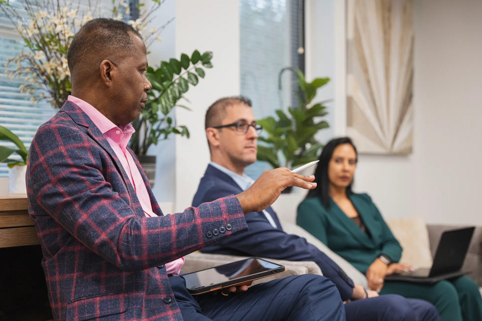 Franchise consultant meeting with a candidate
